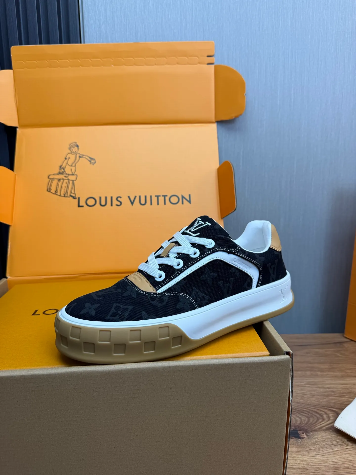 Men's shoes 620💰 Lv. Top purchasing agent🇮🇹 Louis Vuitton, sports sneakers counter synchronization, uppers imported from Italy, high-quality splicing and complex handicrafts, imported mesh pads are soft and comfortable, soles: original factory special soles, TPU exclusive movable molded soles super comfortable, original factory single goods, 🔍🔍high quality, you can enter and exit the counter at will, welcome to compare, code number 38-44 (customized 38.45)